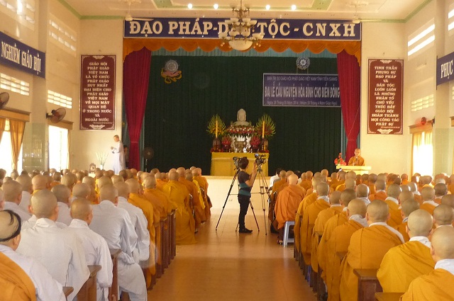 Tien Giang Buddhists pray for peace in the East Sea